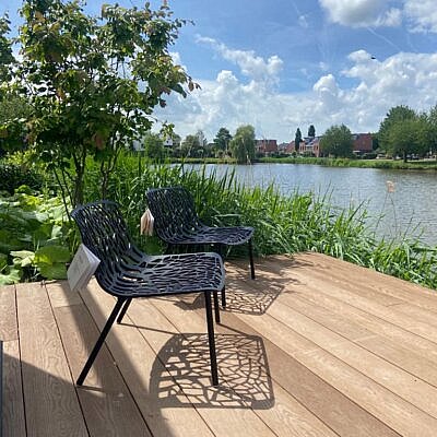 Forest lounge aan waterkant Forest Lounge