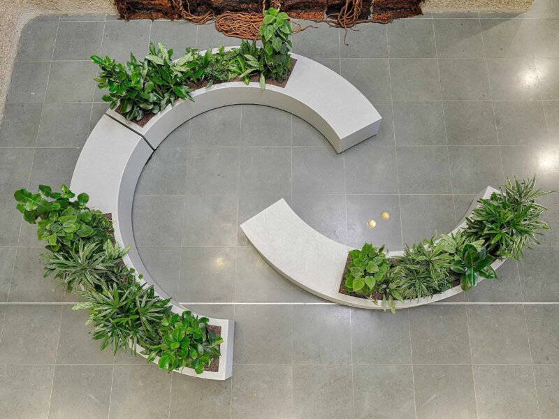 Maatwerk-polyester-plantenbak-zitelement-in-betonlook-afwerking-7035-scaled Maatwerk-polyester-plantenbak-zitelement-in-betonlook-afwerking-7035-scaled