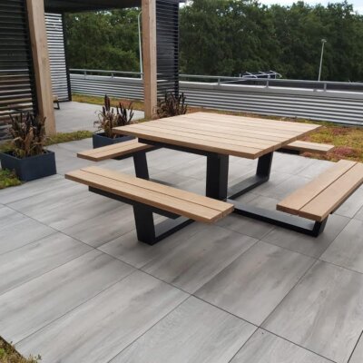 de vierkante picknicktafel - Wood